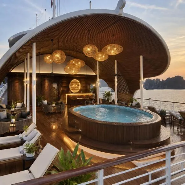Oris Cruises Ha Long - Bai Tu Long Private Journeys, hotel di Thâm Câu