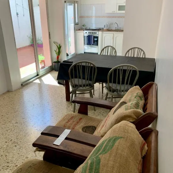 Temporario La 18 con Garage Auto - SUV, hotel a La Plata
