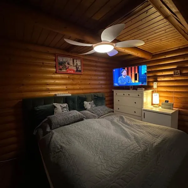 Gemütliche Blockhütte in Wiennähe, hotel a Zöfing