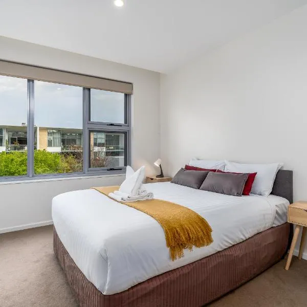 Kingston Foreshore Flat with Garden View - Hosted by Canstay، فندق في Kingston