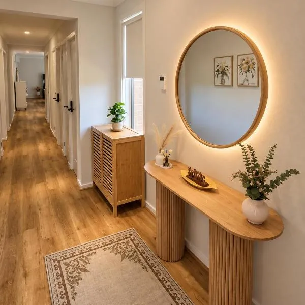 Cozy Private Ensuite - Cobblebank Railway Station, hotel v destinaci Melton South