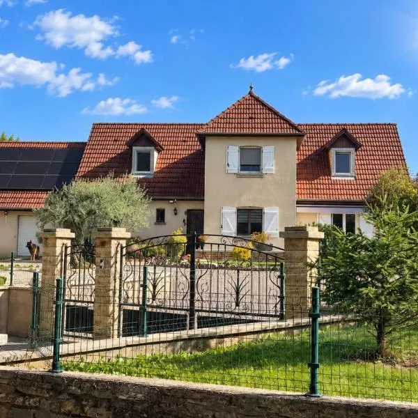 La Tour Carrée, hotel a Nenon