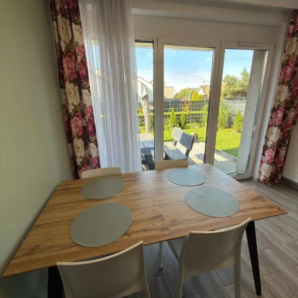 1 Tyskie Apartamenty z prywatnym ogródkiem, מלון בטיכי