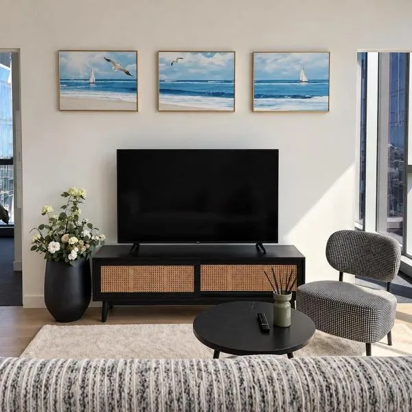 Bright 2BR Steps to Southern Cross, hotel em Melbourne