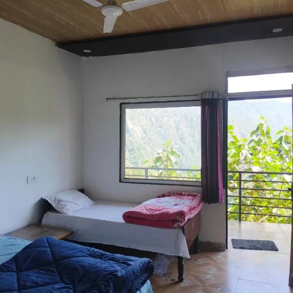 Shiv Shankar Hotel Near Jamu Phata Helipad, hotel u gradu 'Phata'