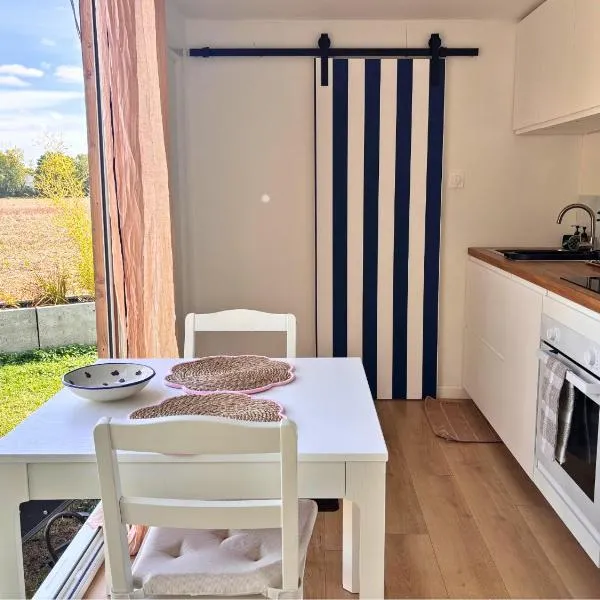 Tiny House Cosy Climatisée โรงแรมในSaint-Sylvain-dʼAnjou