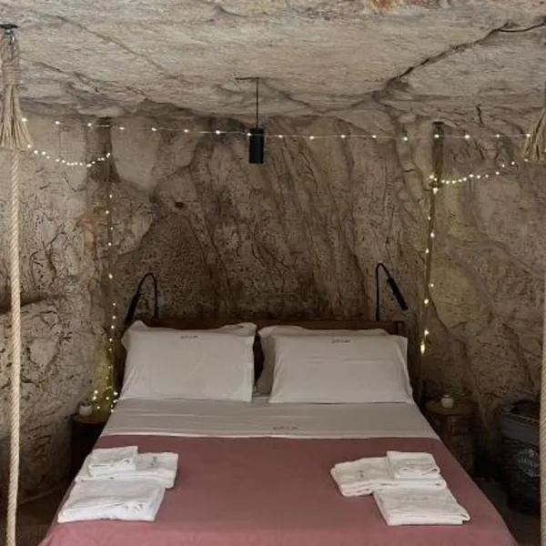 Grotta Carlotta Luxury Suite, hotel Ostuniban