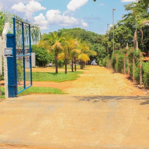 Aluga-se Rancho em Adolfo