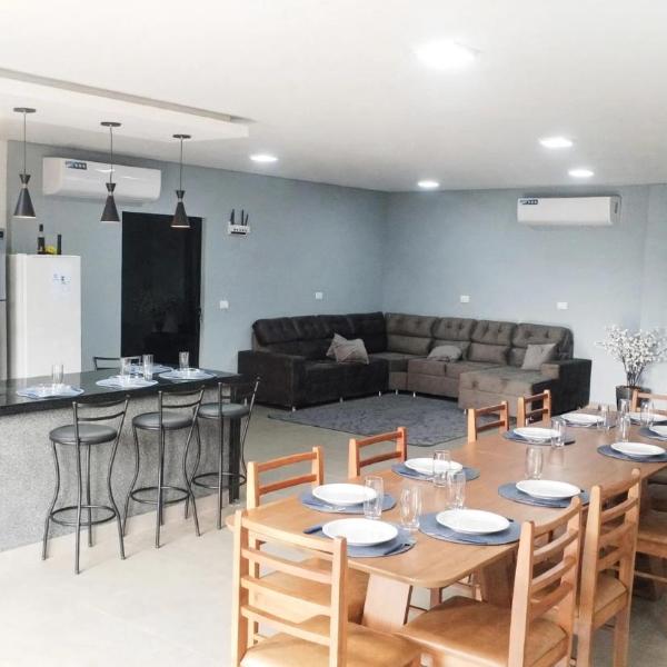 Casa Nova e Ampla para 14 Pessoas em Foz - 4 Quartos, 2 Suítes e Churrasqueira