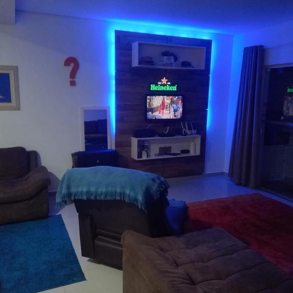 Alugo quarto em apartamento