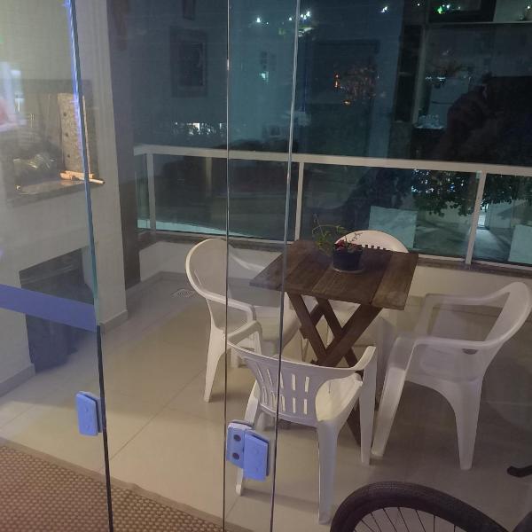 Alugo quarto em ap prox do mar