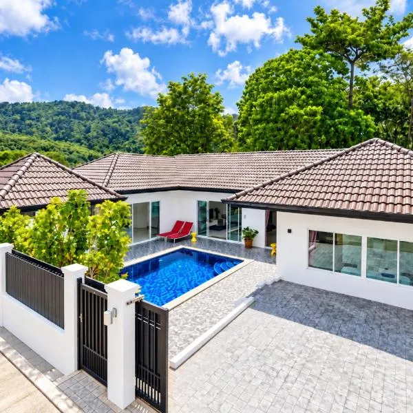 Chalong - 4 Bedroom Private Pool Villa - Phuket, hotel din Chalong