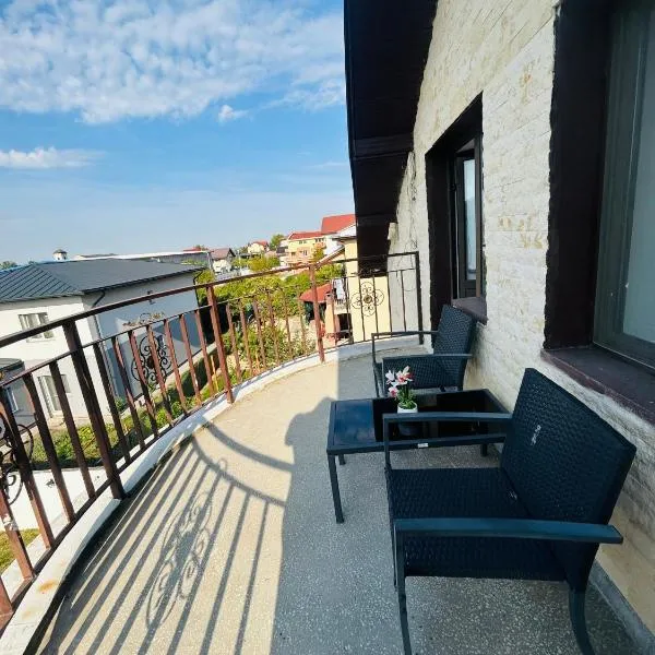 Modern Apartment in Voluntari-Near Bucharest, hotel en Voluntari
