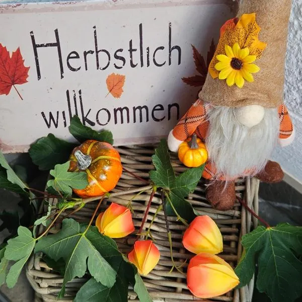 Ferienwohnung Elya, privater Garten, ruhige Lage, Outlet: Bad Münstereifel şehrinde bir otel