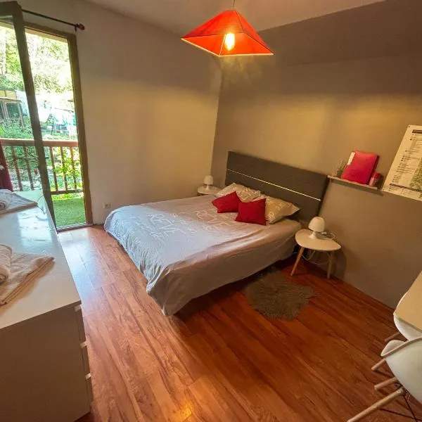 Chambre Serres Ponçon, hotel u gradu 'Savines'