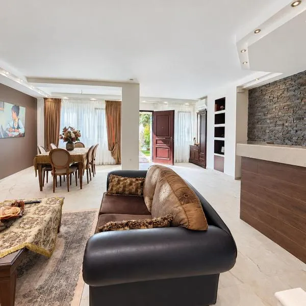 Blessings Apartment with Private Garden and Parking, hotel u gradu 'Galíni'