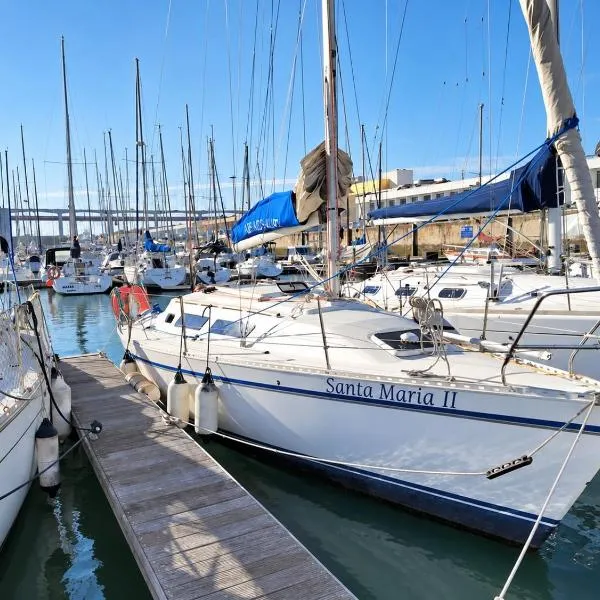 Sleep aboard a sailing boat in Lisbon โรงแรมในลิสบอน
