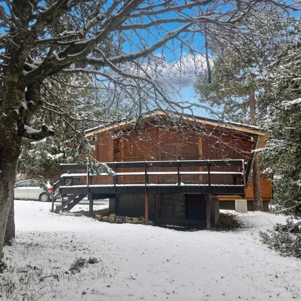 Chalet l'Epicéa T3 sous les pins à 5 min à pied des pistes et commerces, khách sạn ở Bolquere Pyrenees 2000