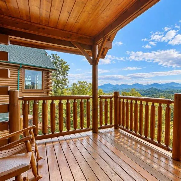 Amazing Mtn Views Cabin Sleeps 4 Hot Tub Deck, hotel u gradu Pidžin Fordž