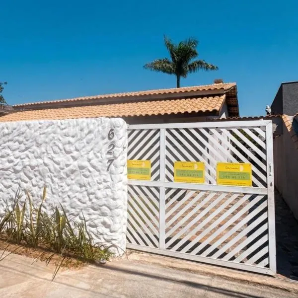 Pousada Lemon Quartos Casal e Família - Ar condicionado e Frigobar - Sesc Bertioga, מלון בברטיוגה