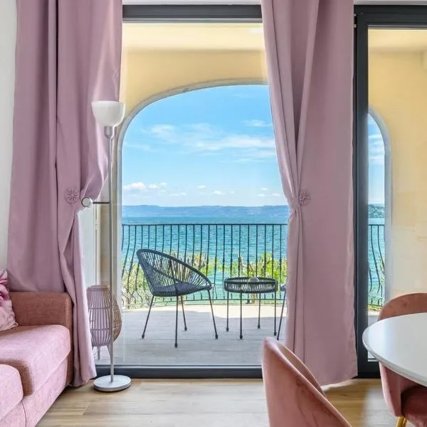 Casa Vacanze Maddalena - Palazzetto sul lago - Diamante Rosa, hotel en Marta