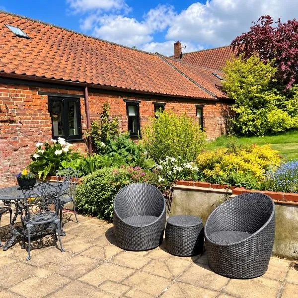 The Stables, Moulton St Mary, hotel sa Norwich