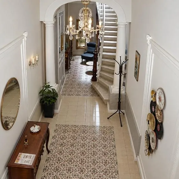 Maltese Terrace house with a modern touch - close to airport 4 km, hótel í Tarxien