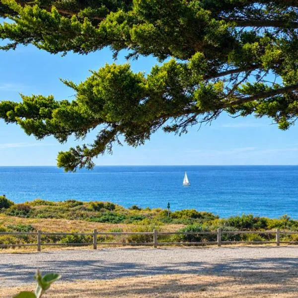 Charmant logement Guidel Plage, vue mer, piscine chauffée, avec une chambre, hotel en Guidel