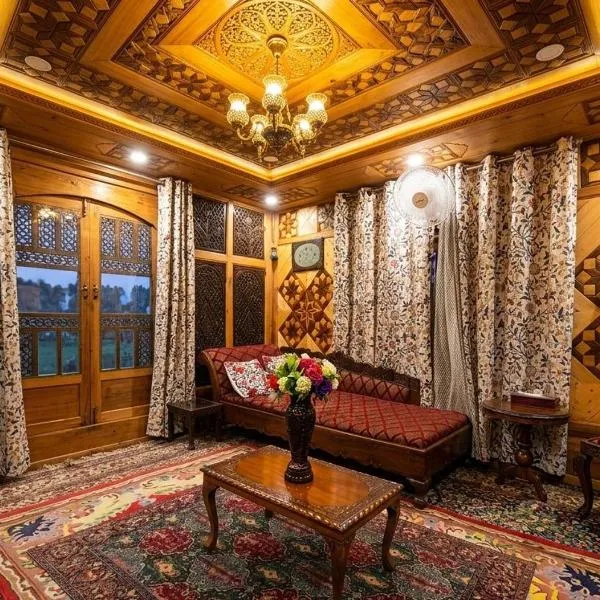 Houseboat Dal lake IBLALA, hotell i Srinagar