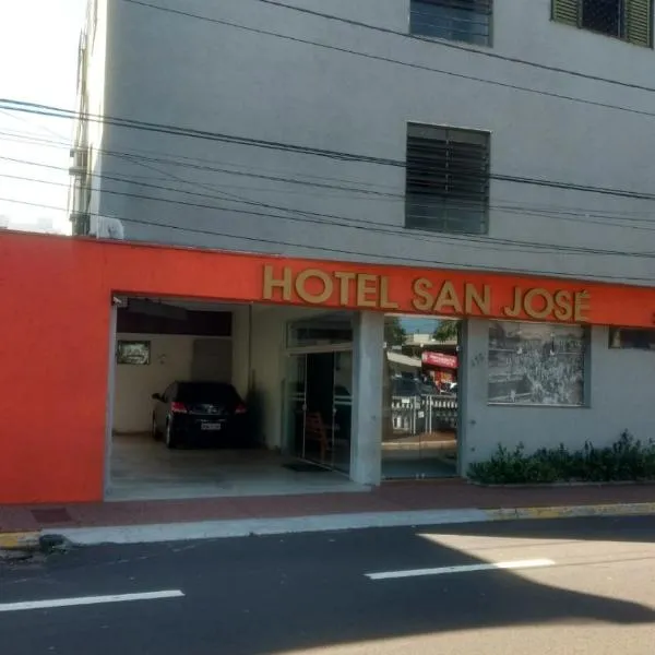Hotel & Hostel San José, hotel in Jardinópolis