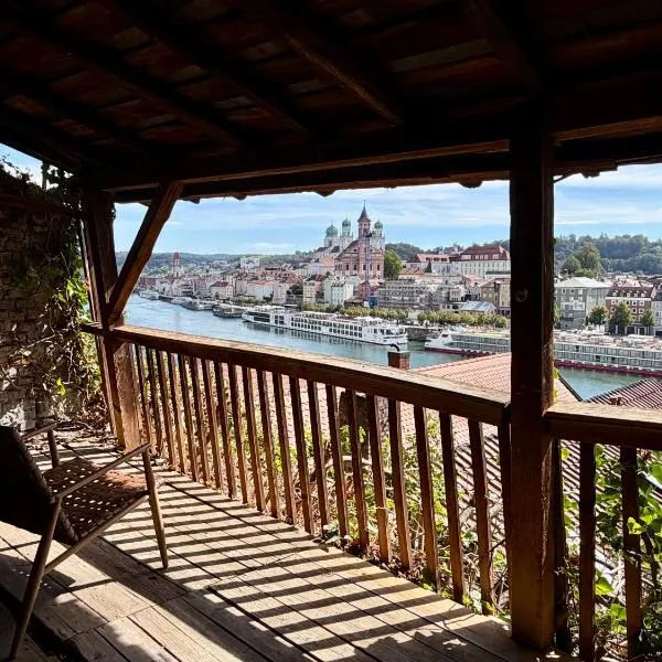 Altbauwohnung mit privater Laube - Blick auf Dom & Altstadt, hotel din Passau