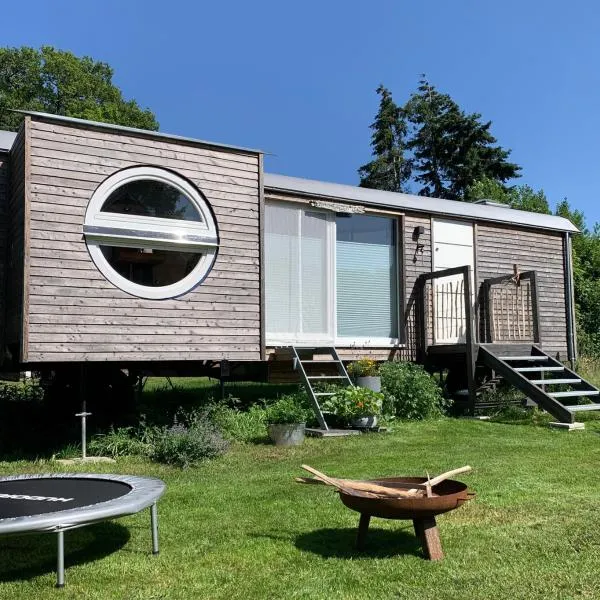 Zirkuswagen auf Rädern, Tinyhouse, Tinyhaus, auf grüner Wiese, ländlich, nahe Hamburg, Natur โรงแรมในHammah