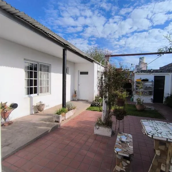 Departamento cerca de la Basilica de Luján 2, hotelli kohteessa Luján