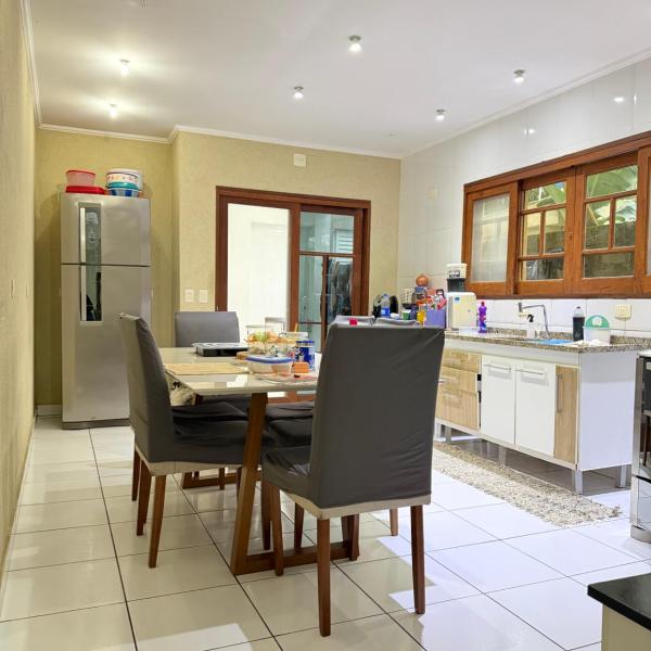 Casa espaçosa com 4 quartos - Foto 4
