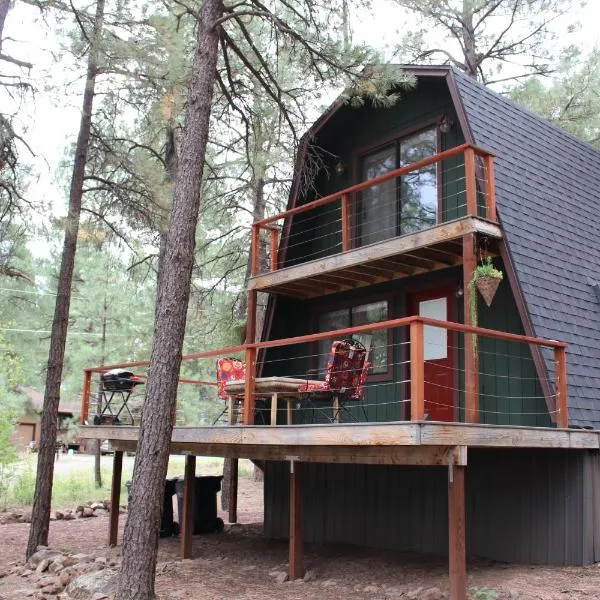 Cozy Alpine A-Frame, hotel in Flagstaff