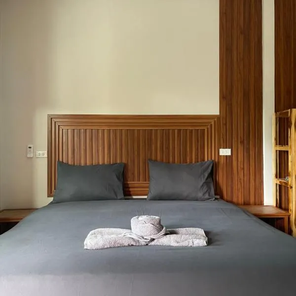 Baan klang suan at kantiang bay: Ko Lanta şehrinde bir otel