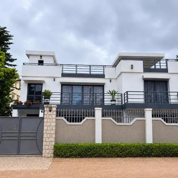 Ampifitia Guest House, hotel u gradu Antananarivo