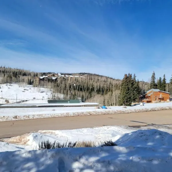 Cozy Retreat with Scenic Views- Prestige Vacations, Hotel in Brian Head