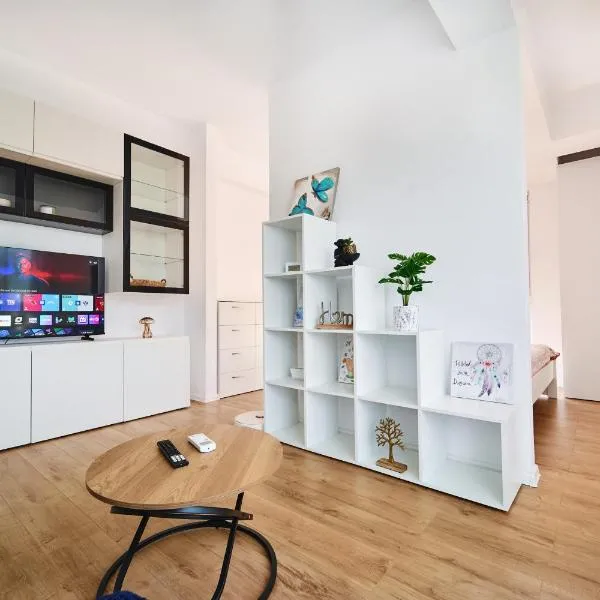 Velora Residence, Modern 2 room apartment, underground free parking, fast WI-FI, great location, Self check in, free cancelation, Hotel in Timişoara