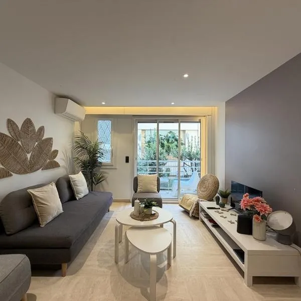 Renovated 2 bedrooms - Boulevard de la Croisette, hotel i Cannes