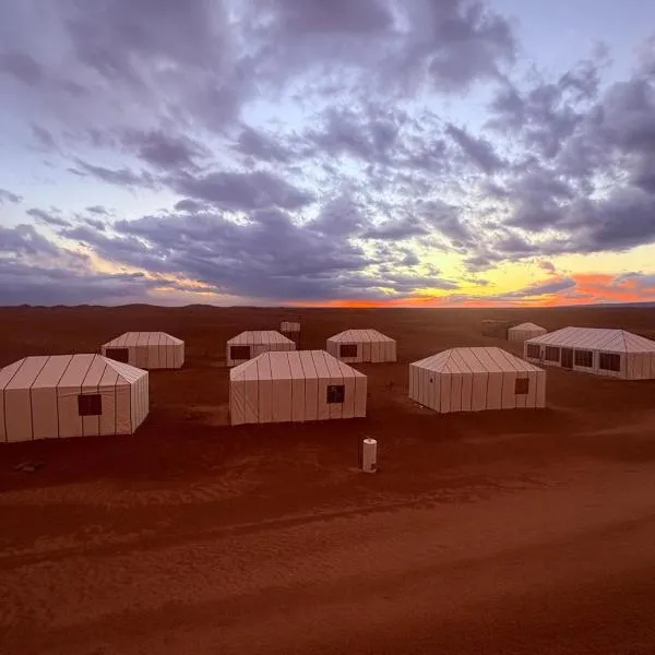 Camp Sahara Holidays, hotel u gradu Mhamid