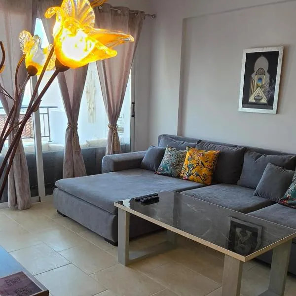 Sea view apartment in Peyia MISTA, hotel u gradu Peyia
