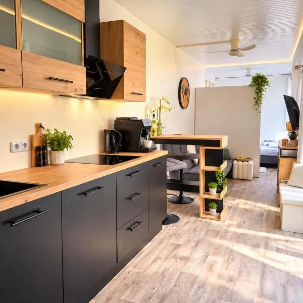 Auszeitnow Tiny Homes im Seecontainer - Garten & Parkplatz, hotelli kohteessa Schärding