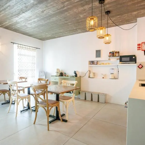 Sunset Guesthouse - Costa Vicentina, хотел в Алжезур
