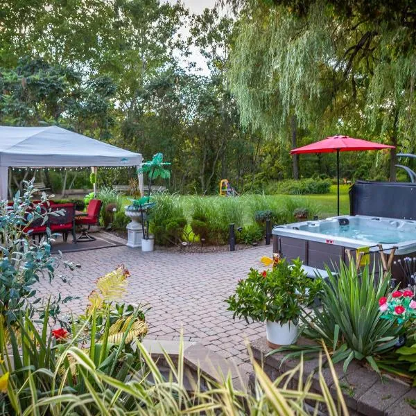 Nature Oasis BarMar 2BR Suite in Dundas close to Webster Falls, hotel en Dundas