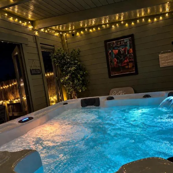 Stable View Alkham Valley Hot Tub included، فندق في فولكستون