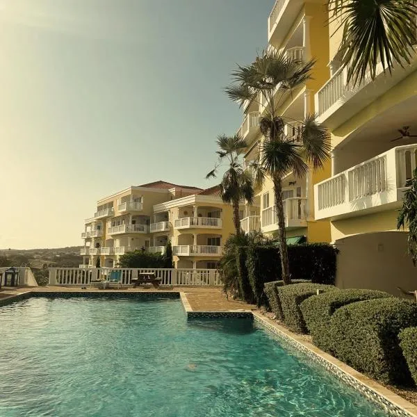 Modern appartement bij zee met zwembad op Blue Bay - Tripletree the hill, hotel din Sint Michiel