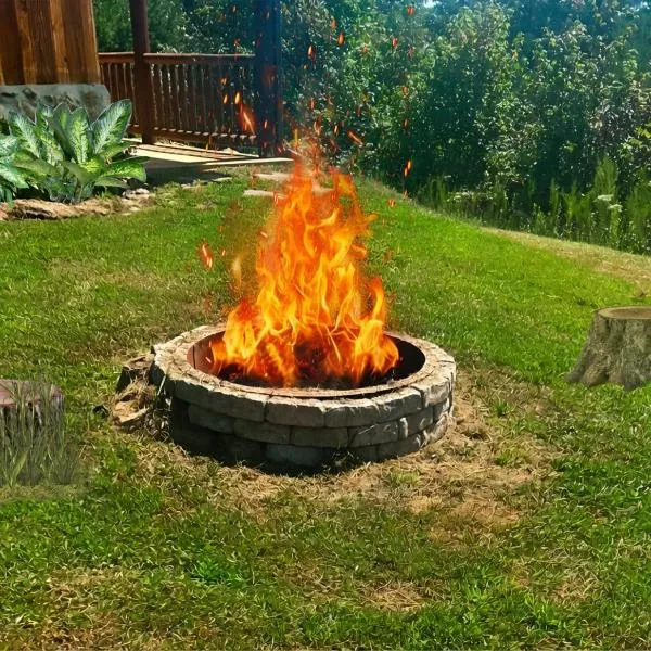 2BR/1BA Cabin | Hot Tub | Ocoee River Area | Wifi โรงแรมในCopperhill