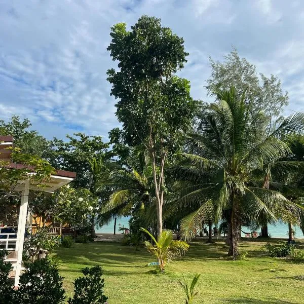 Koh Phaluai Beach Bangalow، فندق في Koh Phaluai