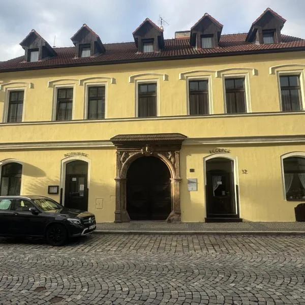 Hotel U Dvou medvídků, hotel a Chomutov